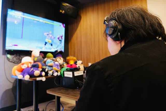 全盲のeスポーツプレイヤー苦難乗り越え繋の画像