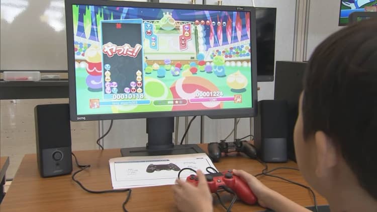 専用施設でeスポーツの体の画像