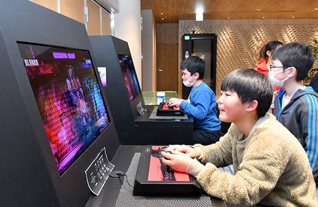 戦闘ゲーム白熱、体験も 長井、幅広い年代の画像